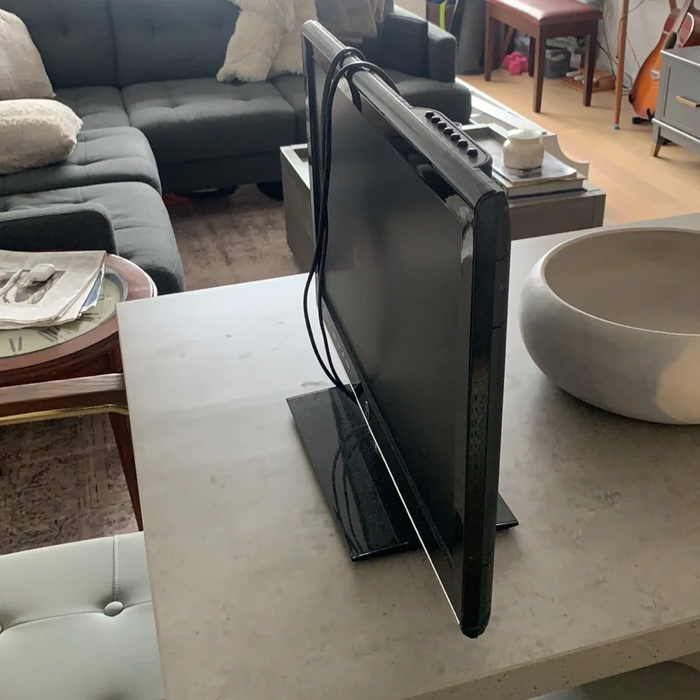 Computer Monitor/TV - Picture 2 of 5